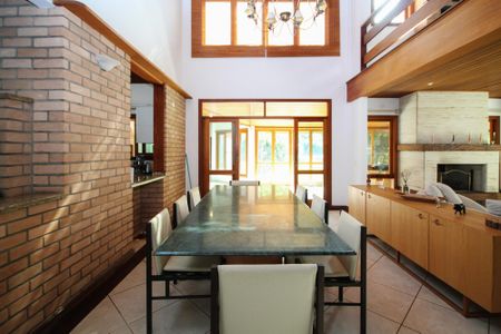 Casa de condomínio para alugar com 600m², 5 quartos e 4 vagas Casa de condomínio para alugar com 600m², 5 quartos e 4 vagasSala de Jantar