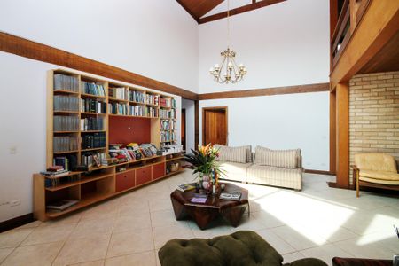 Casa de condomínio para alugar com 600m², 5 quartos e 4 vagas Casa de condomínio para alugar com 600m², 5 quartos e 4 vagasSala de Estar