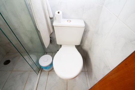 Casa de condomínio para alugar com 600m², 5 quartos e 4 vagas Casa de condomínio para alugar com 600m², 5 quartos e 4 vagasBanheiro Quarto de Serviço