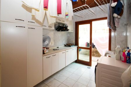 Casa de condomínio para alugar com 600m², 5 quartos e 4 vagas Casa de condomínio para alugar com 600m², 5 quartos e 4 vagasLavanderia
