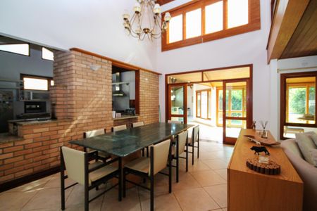 Casa de condomínio para alugar com 600m², 5 quartos e 4 vagas Casa de condomínio para alugar com 600m², 5 quartos e 4 vagasSala de Jantar