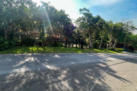Casa de condomínio para alugar com 600m², 5 quartos e 4 vagas Casa de condomínio para alugar com 600m², 5 quartos e 4 vagasFachada da Rua