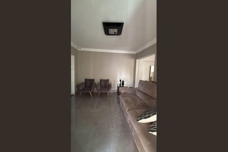 Sala de casa para alugar com 2 quartos, 200m² em Centro, Carapicuíba