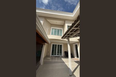 Área externa de casa para alugar com 2 quartos, 200m² em Centro, Carapicuíba