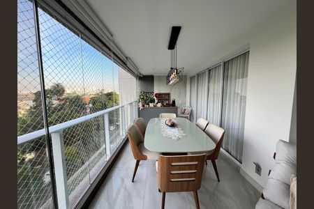 Apartamento à venda com 92m², 2 quartos e 1 vaga Apartamento à venda com 92m², 2 quartos e 1 vagaSala de Jantar