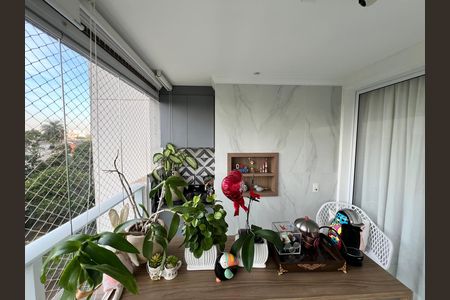 Apartamento à venda com 92m², 2 quartos e 1 vaga Apartamento à venda com 92m², 2 quartos e 1 vagaVaranda