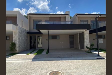 Casa de condomínio à venda com 230m², 3 quartos e 4 vagas Casa de condomínio à venda com 230m², 3 quartos e 4 vagasFoto 01