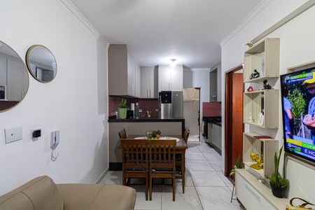 Sala e Cozinha  de casa de condomínio à venda com 2 quartos, 64m² em Vila Uniao (zona Leste), São Paulo