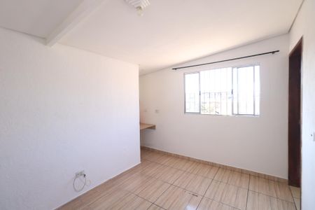 Casa para alugar com 65m², 2 quartos e sem vaga Casa para alugar com 65m², 2 quartos e sem vagaSala