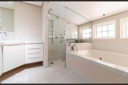 Casa de condomínio à venda com 390m², 4 quartos e 4 vagas Casa de condomínio à venda com 390m², 4 quartos e 4 vagasFoto 04