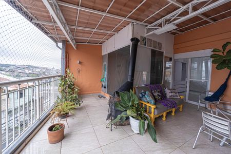 Casa para alugar com 90m², 2 quartos e 1 vaga Casa para alugar com 90m², 2 quartos e 1 vagaVaranda