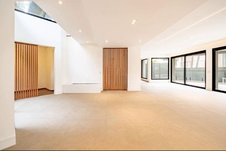 Casa de condomínio à venda com 600m², 4 quartos e 6 vagas Casa de condomínio à venda com 600m², 4 quartos e 6 vagasFoto 06