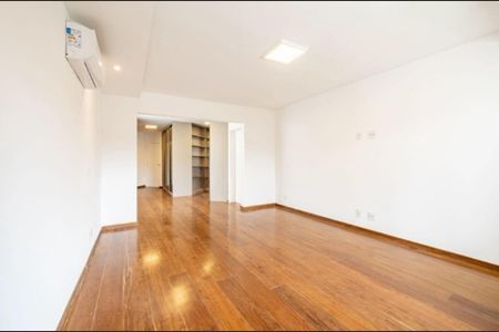 Casa de condomínio à venda com 600m², 4 quartos e 6 vagas Casa de condomínio à venda com 600m², 4 quartos e 6 vagasFoto 28