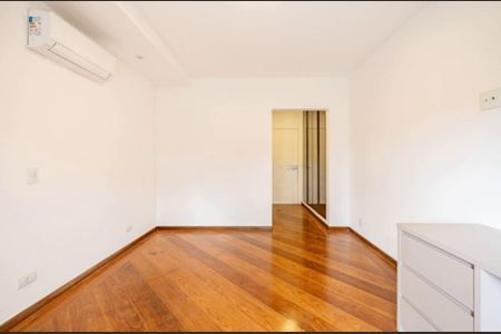 Casa de condomínio à venda com 600m², 4 quartos e 6 vagas Casa de condomínio à venda com 600m², 4 quartos e 6 vagasFoto 35