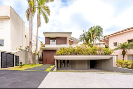 Casa de condomínio à venda com 600m², 4 quartos e 6 vagas Casa de condomínio à venda com 600m², 4 quartos e 6 vagasFoto 02