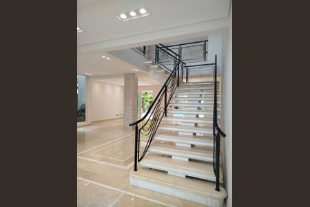 Casa de condomínio à venda com 450m², 4 quartos e 4 vagas Casa de condomínio à venda com 450m², 4 quartos e 4 vagasFoto 02
