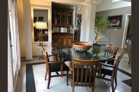 Casa à venda com 600m², 3 quartos e 8 vagas Casa à venda com 600m², 3 quartos e 8 vagasFoto 04
