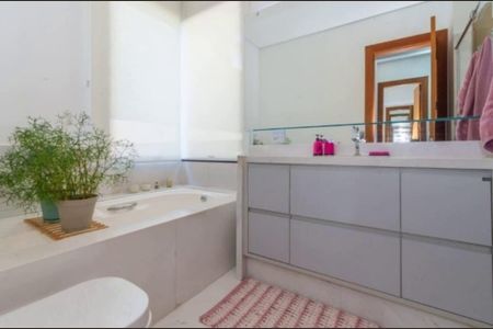 Casa de condomínio à venda com 537m², 4 quartos e 8 vagas Casa de condomínio à venda com 537m², 4 quartos e 8 vagasFoto 32