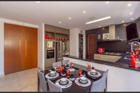 Casa de condomínio à venda com 537m², 4 quartos e 8 vagas Casa de condomínio à venda com 537m², 4 quartos e 8 vagasFoto 22