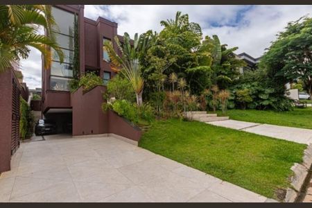 Casa de condomínio à venda com 537m², 4 quartos e 8 vagas Casa de condomínio à venda com 537m², 4 quartos e 8 vagasFoto 04