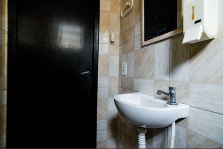 Casa à venda com 75m², 3 quartos e 2 vagasBanheiro 