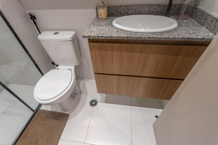 Apartamento à venda com 51m², 2 quartos e 1 vaga Apartamento à venda com 51m², 2 quartos e 1 vagaBanheiro social