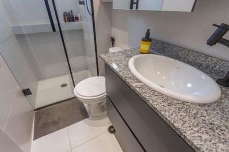 Apartamento à venda com 51m², 2 quartos e 1 vaga Apartamento à venda com 51m², 2 quartos e 1 vagaBanheiro da suíte