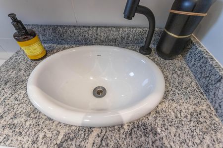 Apartamento à venda com 51m², 2 quartos e 1 vaga Apartamento à venda com 51m², 2 quartos e 1 vagaBanheiro da suíte