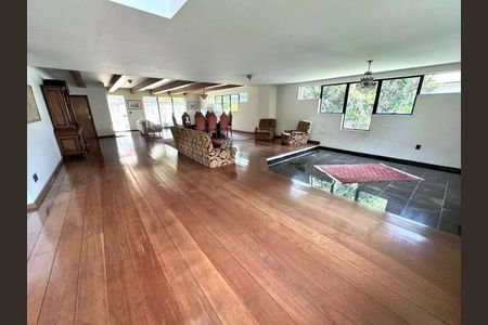 Casa de condomínio à venda com 651m², 4 quartos e 8 vagas Casa de condomínio à venda com 651m², 4 quartos e 8 vagasFoto 04