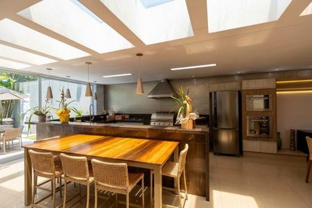 Casa de condomínio à venda com 540m², 5 quartos e 3 vagas Casa de condomínio à venda com 540m², 5 quartos e 3 vagasFoto 10