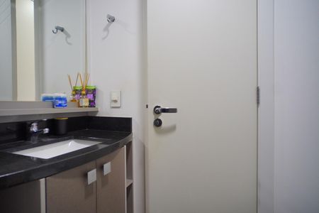 Banheiro  de kitnet/studio à venda com 1 quarto, 38m² em Bela Vista, Porto Alegre