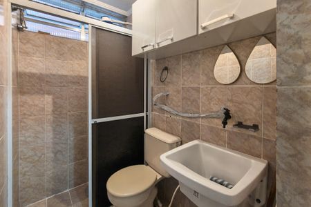 Banheiro  de kitnet/studio para alugar com 0 quarto, 25m² em Cidade Ocian, Praia Grande