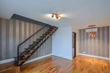 Sala de casa à venda com 2 quartos, 136m² em Vila Campo Grande, São Paulo