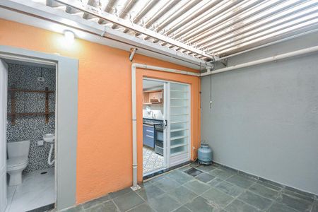Casa à venda com 136m², 2 quartos e 2 vagas Casa à venda com 136m², 2 quartos e 2 vagasQuintal/ Área de Serviço