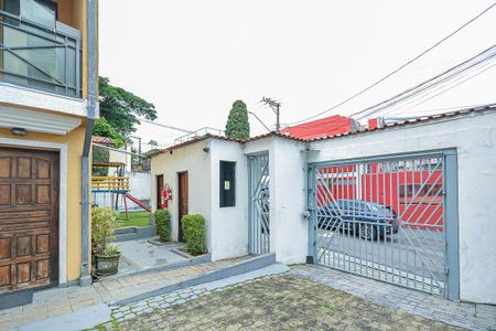 Casa à venda com 136m², 2 quartos e 2 vagas Casa à venda com 136m², 2 quartos e 2 vagasFachada e portaria