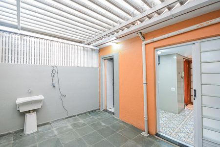 Casa à venda com 136m², 2 quartos e 2 vagas Casa à venda com 136m², 2 quartos e 2 vagasQuintal/ Área de Serviço