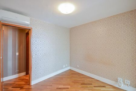 Casa à venda com 136m², 2 quartos e 2 vagas Casa à venda com 136m², 2 quartos e 2 vagasSuite