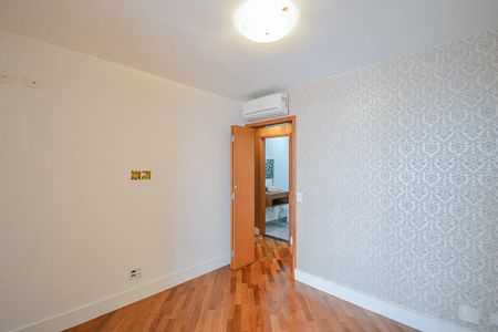 Casa à venda com 136m², 2 quartos e 2 vagas Casa à venda com 136m², 2 quartos e 2 vagasSuite