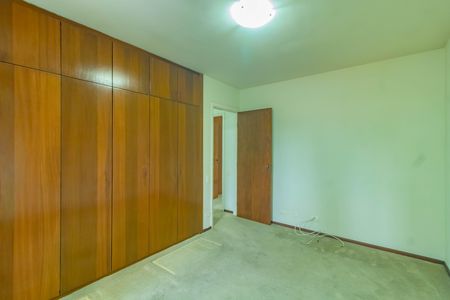 Apartamento à venda com 120m², 3 quartos e 2 vagasQuarto 2