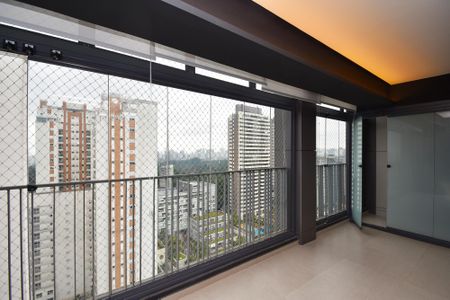 varanda Sala e suite 2 de apartamento para alugar com 2 quartos, 70m² em Pinheiros, São Paulo