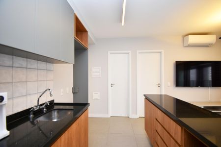 cozinha de apartamento para alugar com 2 quartos, 70m² em Pinheiros, São Paulo