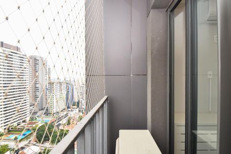 varanda suite 1 de apartamento para alugar com 2 quartos, 70m² em Pinheiros, São Paulo