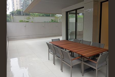 Apartamento para alugar com 245m², 3 quartos e 2 vagas