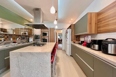 Apartamento à venda com 295m², 4 quartos e 2 vagas