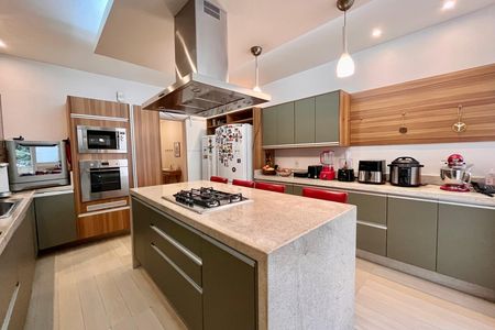 Apartamento à venda com 295m², 4 quartos e 2 vagas