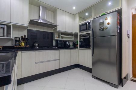 Casa à venda com 110m², 3 quartos e 2 vagas Casa à venda com 110m², 3 quartos e 2 vagasCozinha