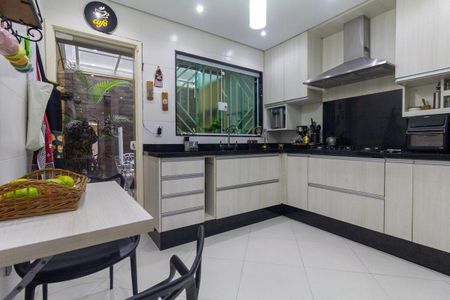 Casa à venda com 110m², 3 quartos e 2 vagas Casa à venda com 110m², 3 quartos e 2 vagasCozinha