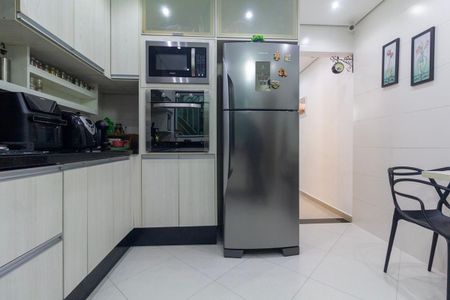Casa à venda com 110m², 3 quartos e 2 vagas Casa à venda com 110m², 3 quartos e 2 vagasCozinha