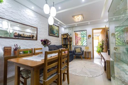 Casa à venda com 110m², 3 quartos e 2 vagas Casa à venda com 110m², 3 quartos e 2 vagasSala