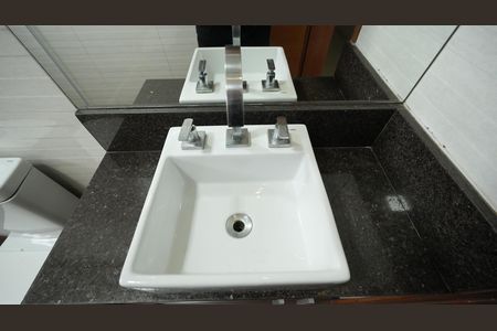 Casa para alugar com 180m², 3 quartos e 2 vagasBanheiro Social
